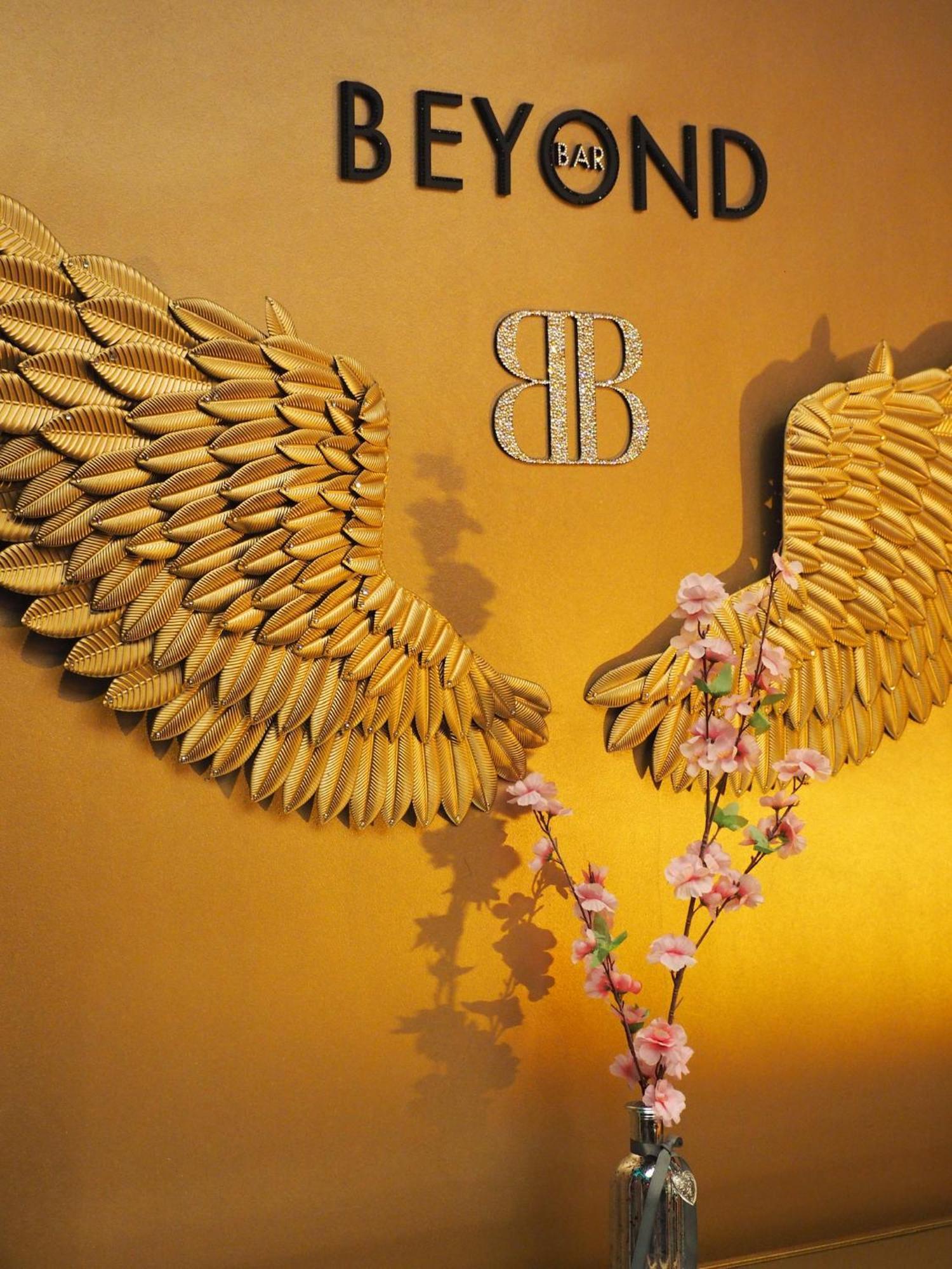 Beyond - Romantic Basement Apartment - Close To Beach - With Parking 본머스 외부 사진